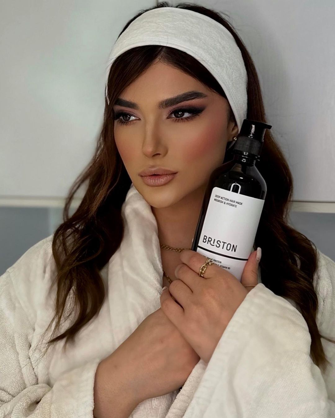  ماسک موی بریستون داخل حمام 